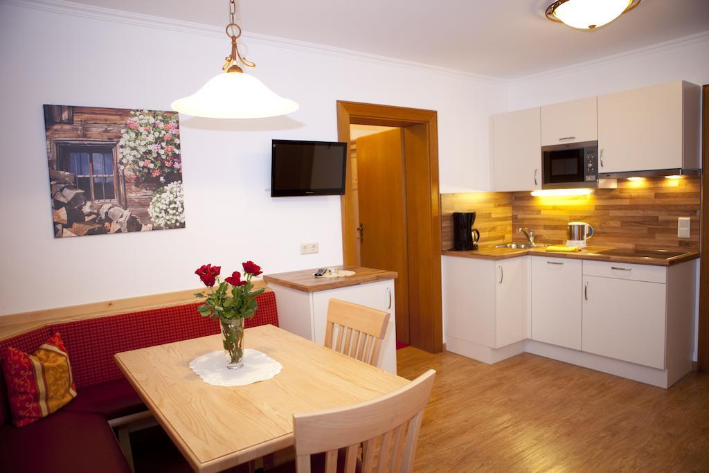 Appartement-Gaestehaus Ursula Φλαχάου Δωμάτιο φωτογραφία